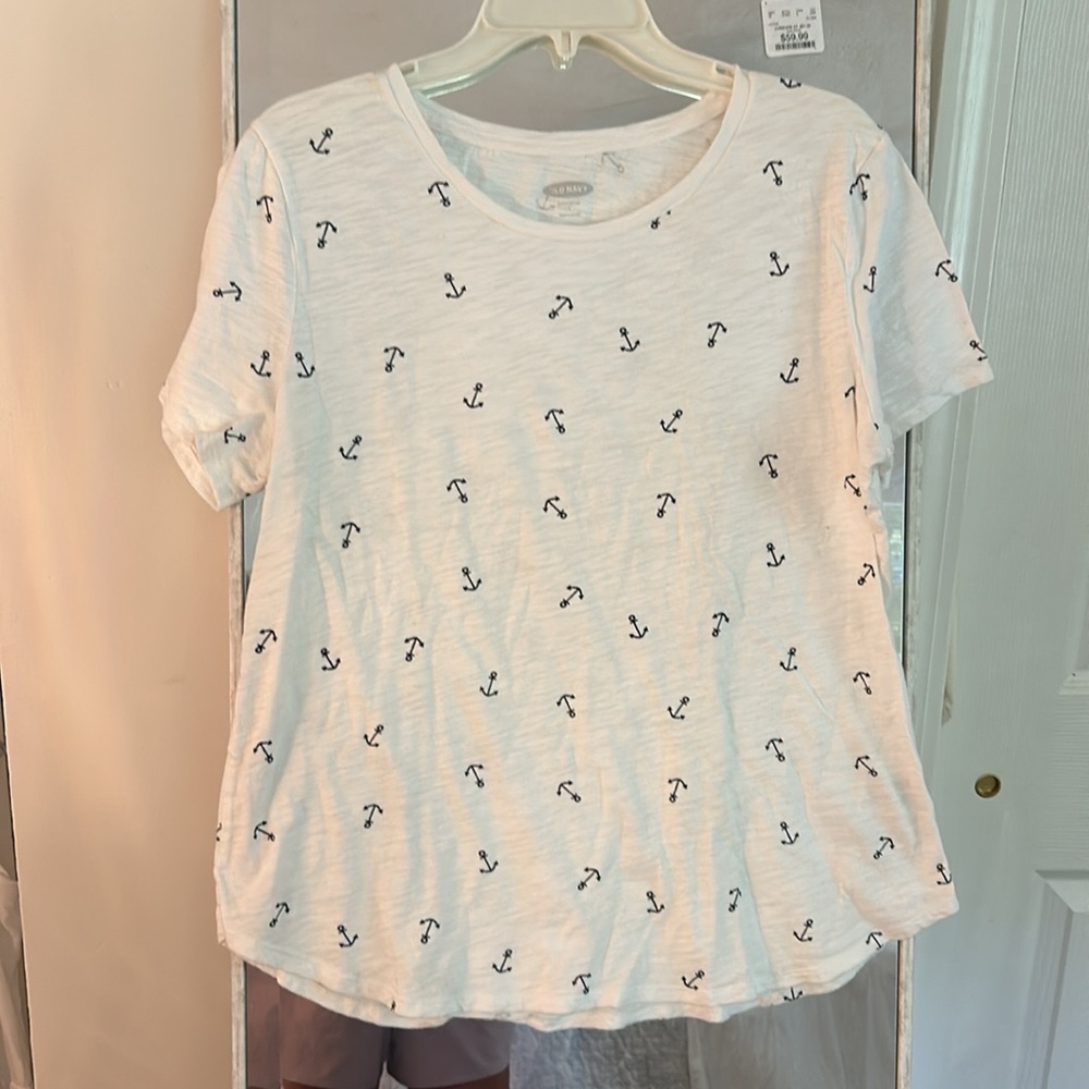 Old Navy Woman’s Tee - Picture 2 of 3